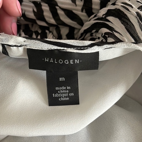 Halogen Zebra Print Sleeveless Pleated Top Size Medium | M23 | Monochrome Animal - Picture 4 of 7